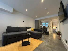 Stylish Two Bedroom House In Kilburn